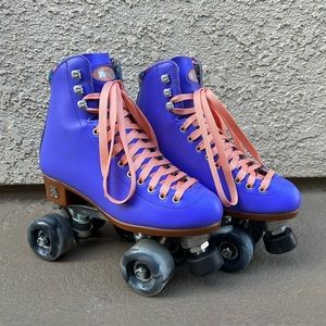Moxi Beach Bunnies Skates Periwinkle size 6 (skate size)
